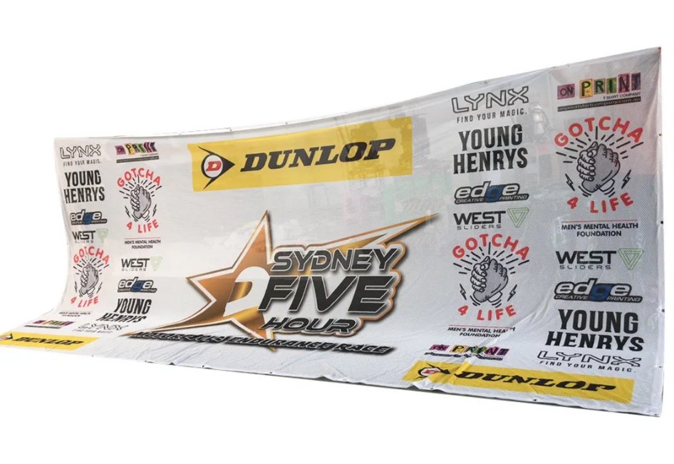 Stoffbanner mit Ösen richtig auswählen und einsetzen