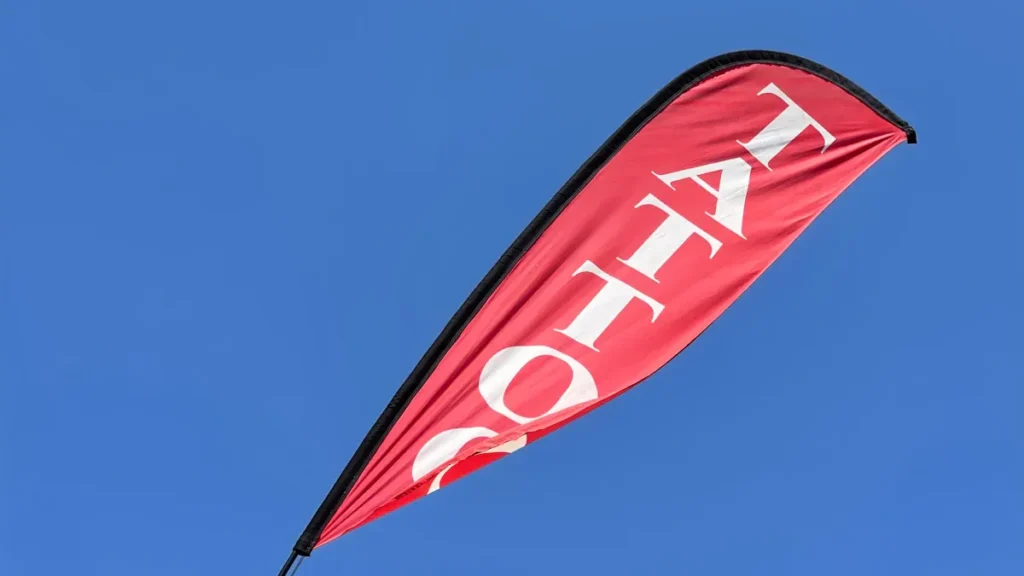 Quels sont les principaux types de drapeaux publicitaires extérieurs en 2025